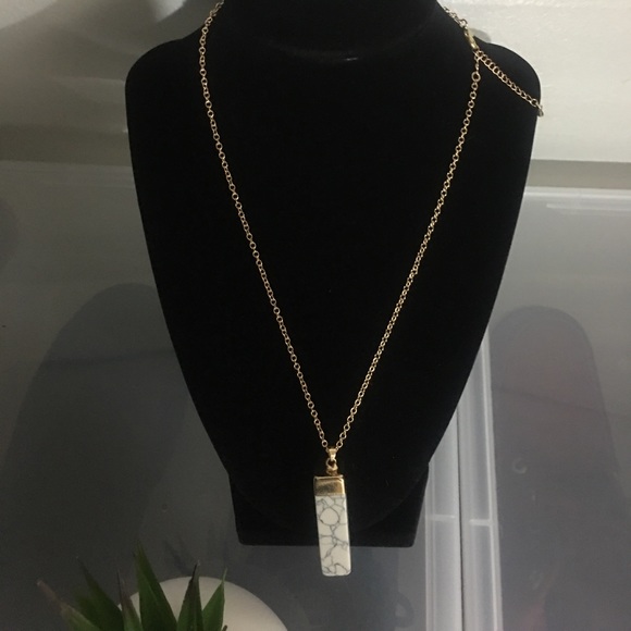 Gold and Howlite Stone Necklace - Picture 3 of 4